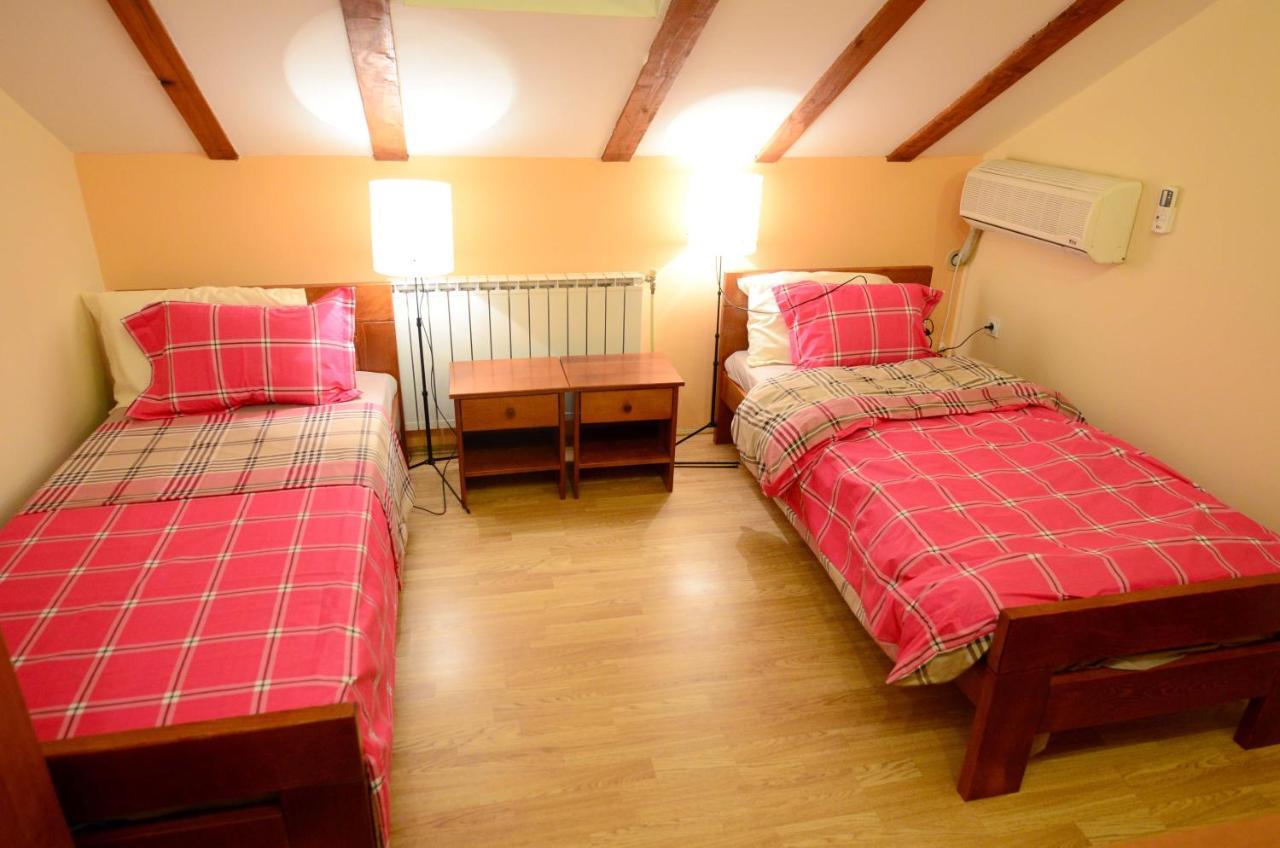 Accommodation Adriatic Inn Skopje Buitenkant foto